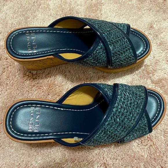 BRAND NEW - DONALD J PLINER Ideala Crisscross Wedge Platform Sandals ❤️❤️❤️ - Picture 2 of 9